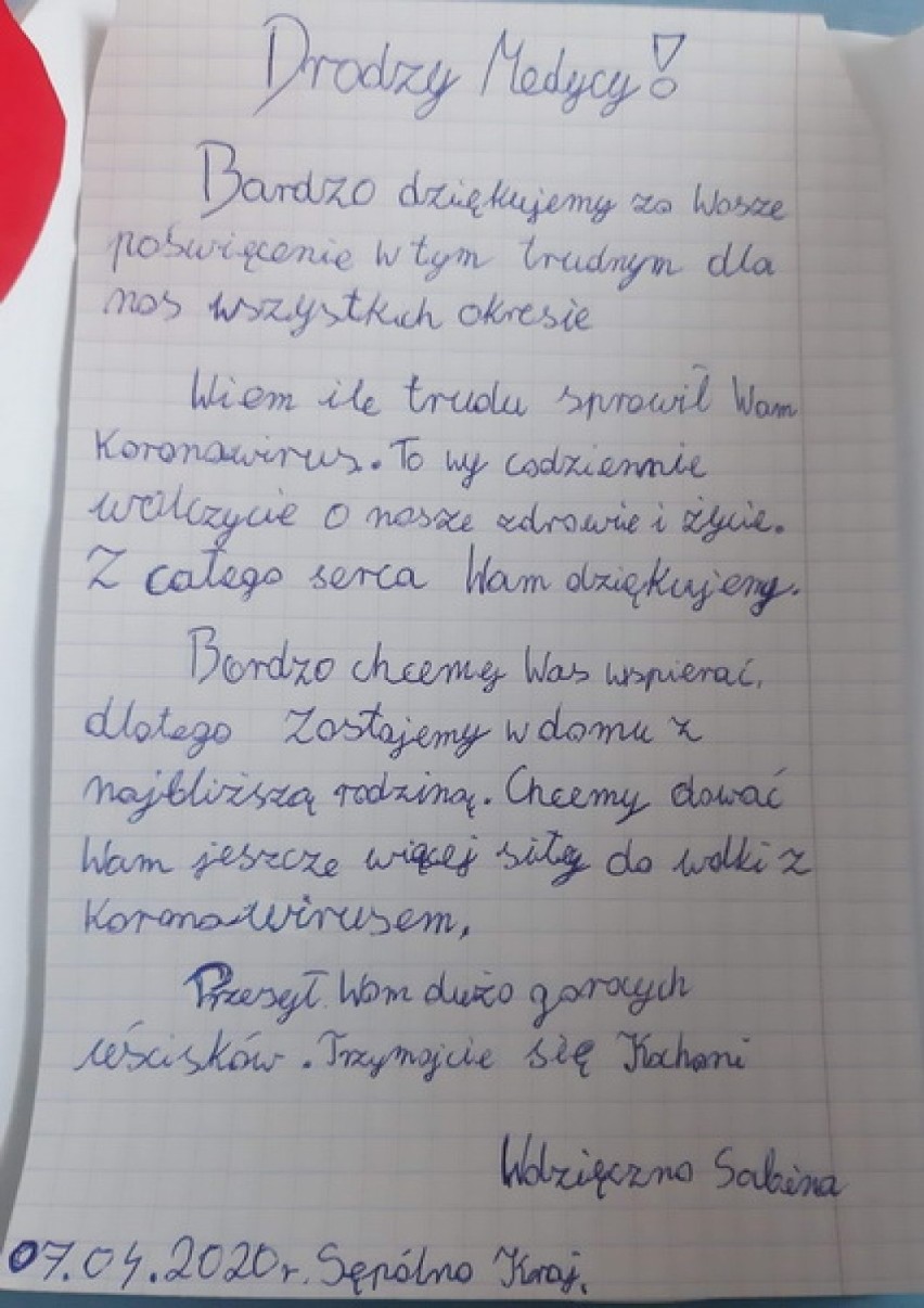 Po deszczu czy burzy zawsze zaświeci słońce". Uczniowie z SP nr 3 w Sępólnie przyłączyli się do akcji "Kartka dla Medyka" [zdjęcia]