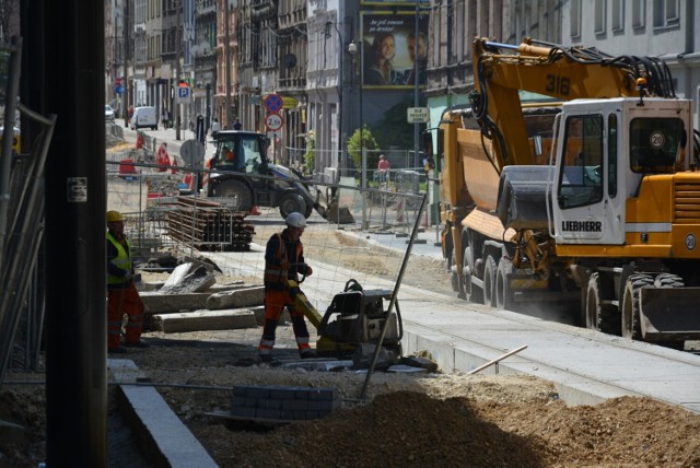 Remont ulicy Piekarskiej co prawda nie dobiega końca, ale widać postęp prac. Zobaczcie zdjęcia>>>