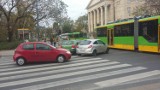 Poznań: Na Fredry tramwaj potrącił pieszą [ZDJĘCIA]