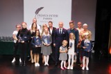 Gala "Primus inter Pares i Primus 2022" w Brzegu. Nagrodzono łącznie 121 uczniów i 39 nauczycieli [ZDJĘCIA]