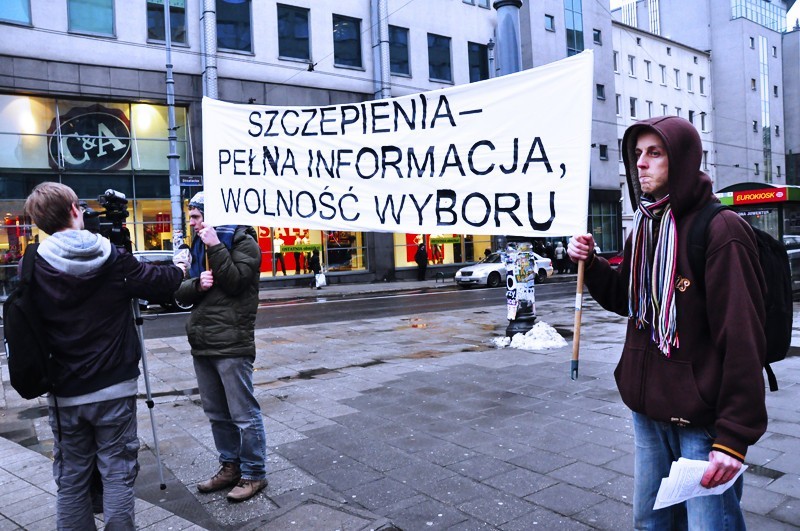 Poznań: Protestowali przeciwko szczepionkowej cenzurze [ZDJĘCIA,WIDEO]