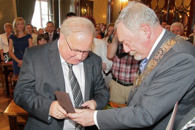Dr Andrzej Kosiniak-Kamysz odbiera medal