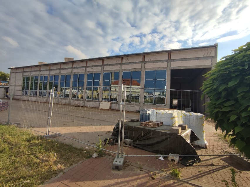 Budowa hali sportowej w Wągrowcu. Są opóźnienia. Kiedy obiekt zostanie ukończony? 