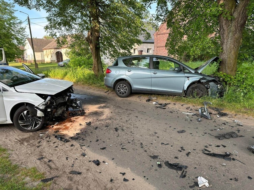 Zderzenie dwóch pojazdów pod Gubinem. Dwie osoby trafiły do szpitala