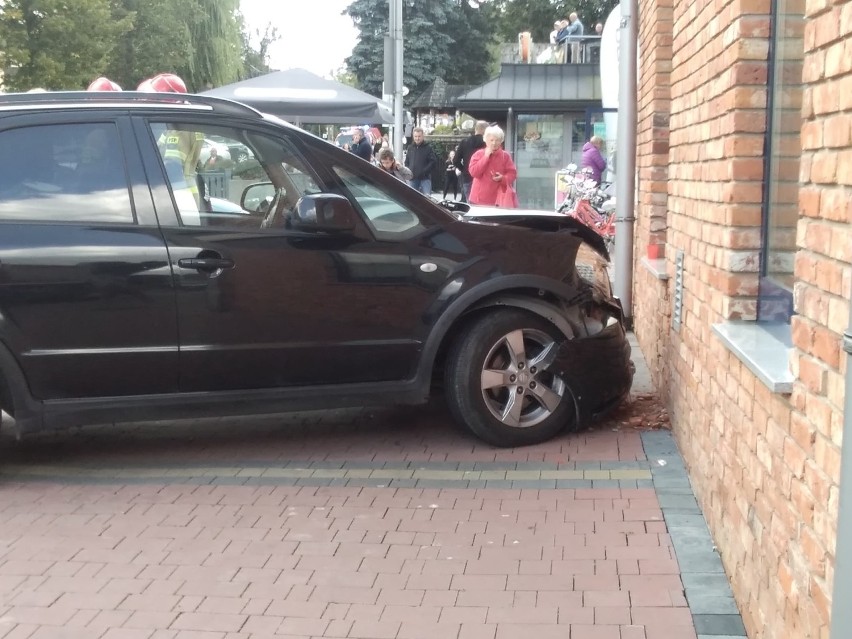 Rabka-Zdrój. Dramatyczny wypadek na chodniku. Auto wjechało w dziecko