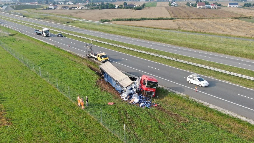 Wypadek ciężarówki z Pepsi na A1 pod Włocławkiem