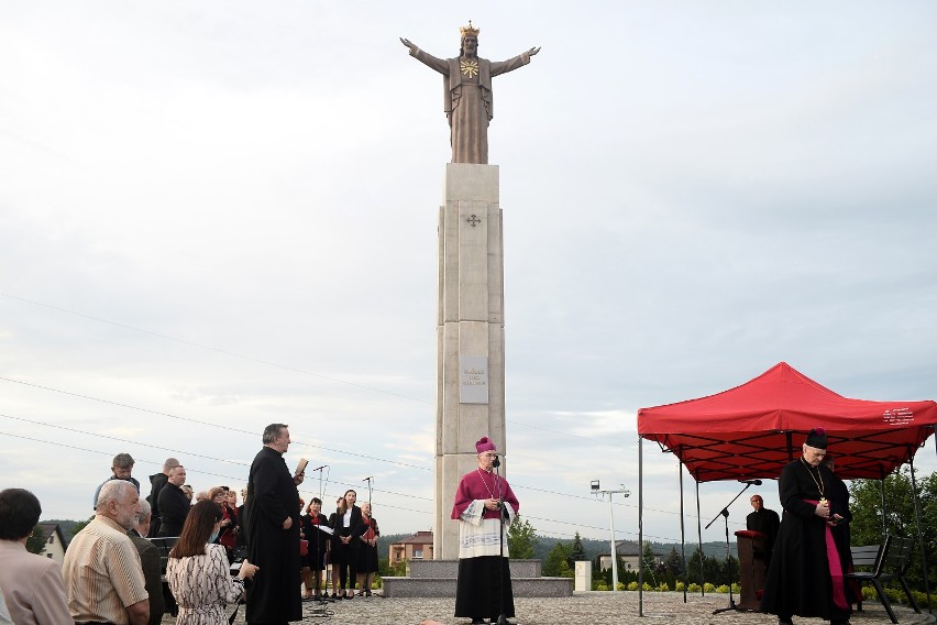 Mszy świętej w jasielskiej Farze przewodniczył biskup Jan...