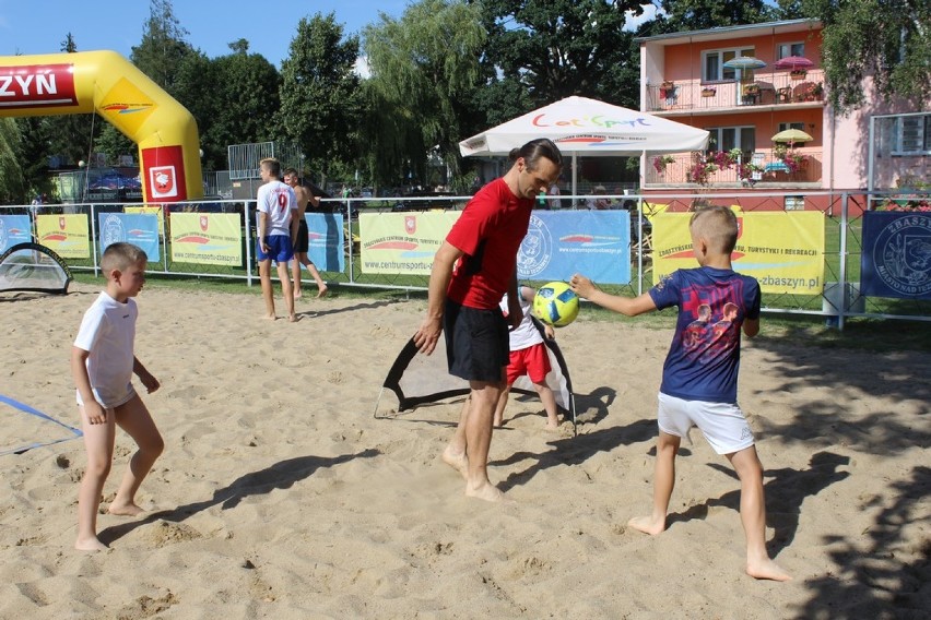 Gry i zabawy z piłką nożną i na rolkach