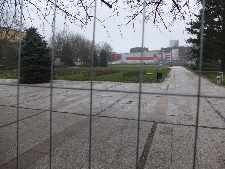 Zamknięty plac Jana Pawła II.