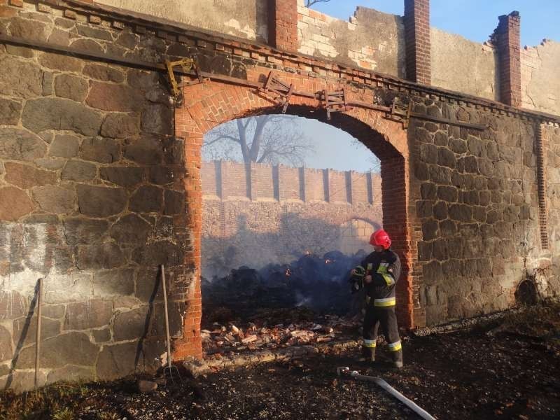 Dwa pożary gasili strażacy tej nocy w gminie Dobrzyca....