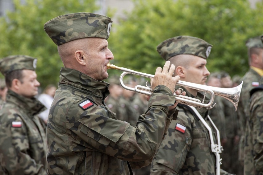 Święto Sił Zbrojnych Rzeczypospolitej Polskiej. Zobaczcie jak świętowano na bytomskim Rynku [ZDJĘCIA]