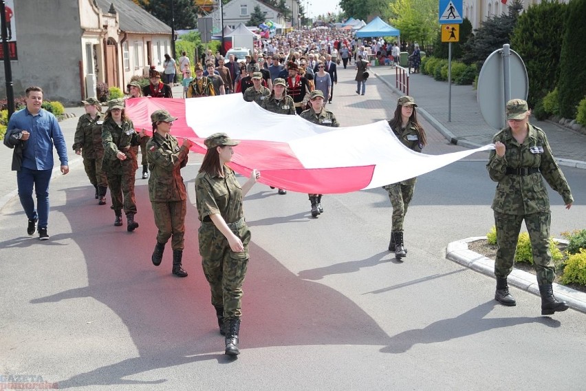 Od przemarszu w strojach historycznych rozpoczął się...