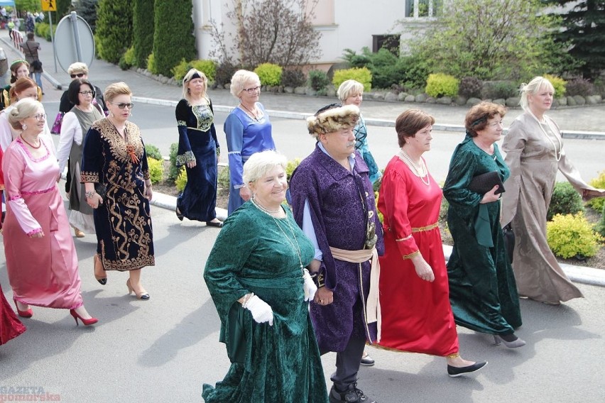 Od przemarszu w strojach historycznych rozpoczął się...