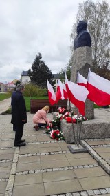 Tak zduńskowolska Lewica uczciła 230 rocznicę uchwalenia Konstytucji 3 Maja ZDJĘCIA