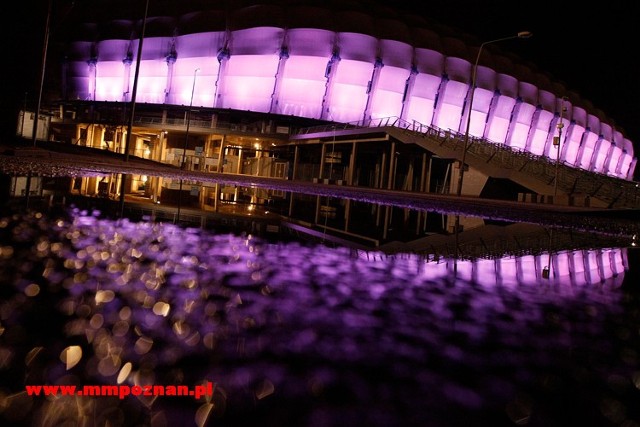 W ramach Kampanii na Rzecz Walki z Rakiem Piersi Stadion ...