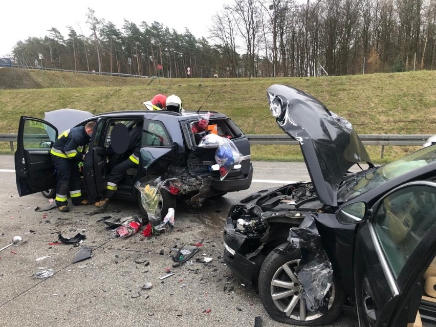 Wypadek z udziałem trzech samochodów na autostradzie A2 pod Nowym Tomyślem [FOTO]