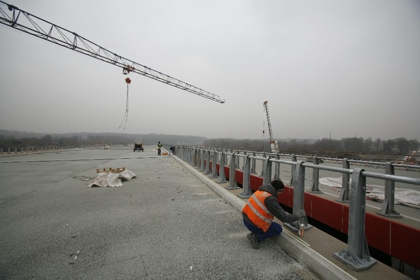 Budowa autostrady A1 również w zimie. Termin zakończenia - wiosna 2012 roku [ZDJĘCIA]
