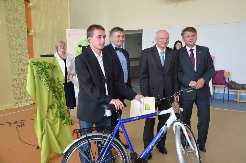 Pow. wieluński: Liderzy odebrali rowery