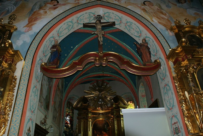 Sklepienie z krzyżem w kościele w Zielonkach. Fot. Henryk...