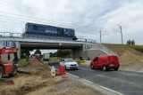 Nowe wiadukty w Zachorzowie Kolonii i Radwanie. Finał pierwszego etapu modernizacji torów na CMK [ZDJĘCIA]