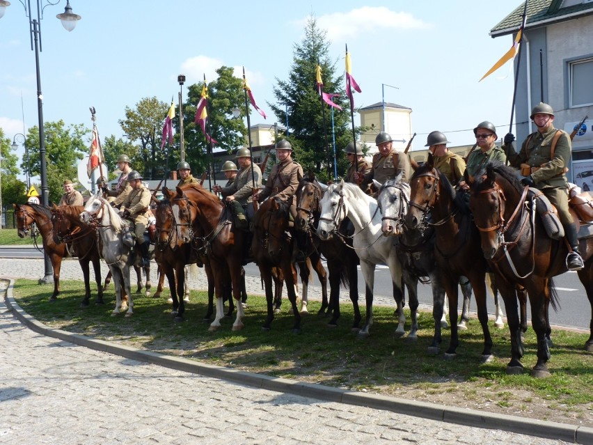 Radomsko: odłonięcie tablicy pamiątkowej i rozpoczęcie Rajdu Konnego szlakami walk Wołyńskiej Brygady Kawalerii 2019 [ZDJĘCIA, FILM]