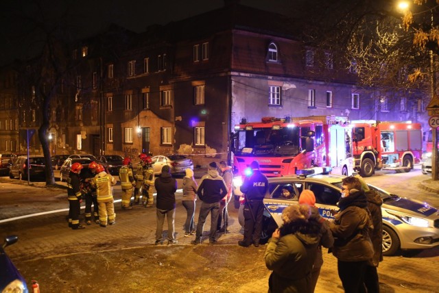 W akcji gaśniczej udział wzięło osiem zespołów straży pożarnej. W sumie 32 ratowników

Zobacz kolejne zdjęcia. Przesuwaj zdjęcia w prawo - naciśnij strzałkę lub przycisk NASTĘPNE >>>