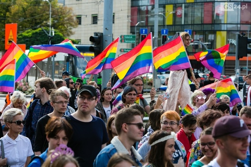 I Marsz Równości w Szczecinie. Podsumowanie wydarzenia. Policja postawiła zarzuty dwudziestu agresorom