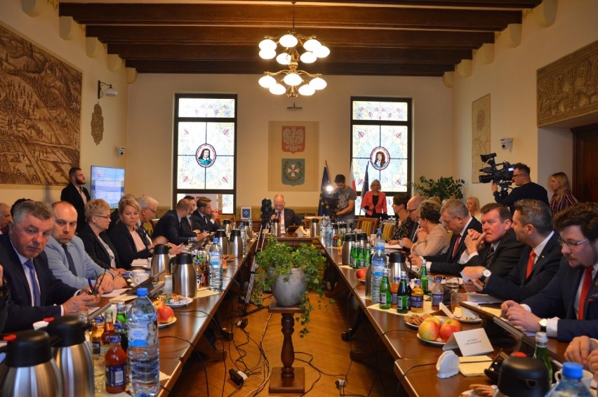 Inauguracyjna sesja Rady Miasta Wejherowa. Wybrano przewodniczącego [ZDJĘCIA]