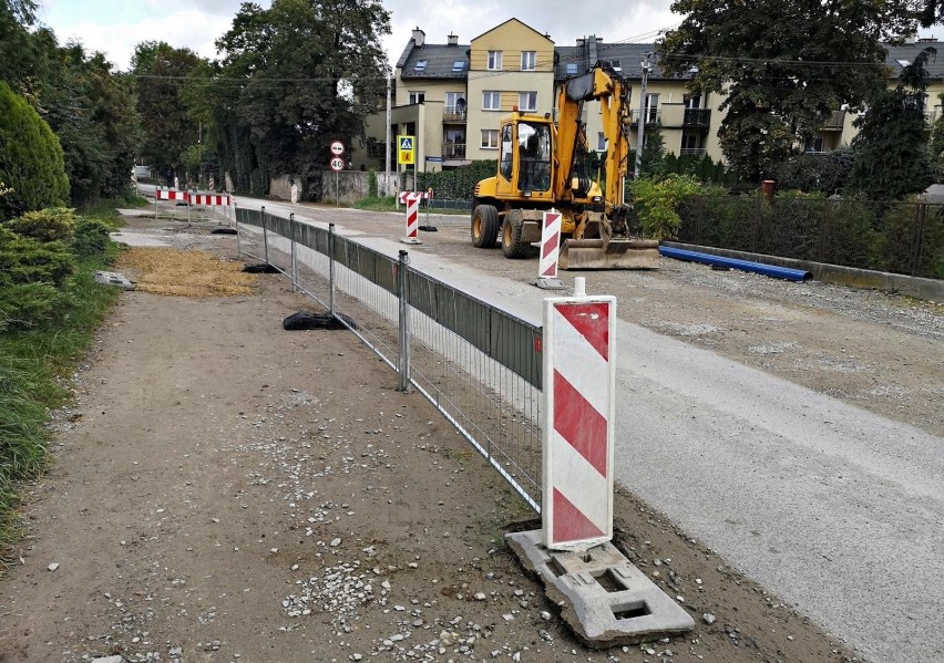 Kraków. Prace na fragmencie ul. Łokietka. Są zmiany w ruchu     