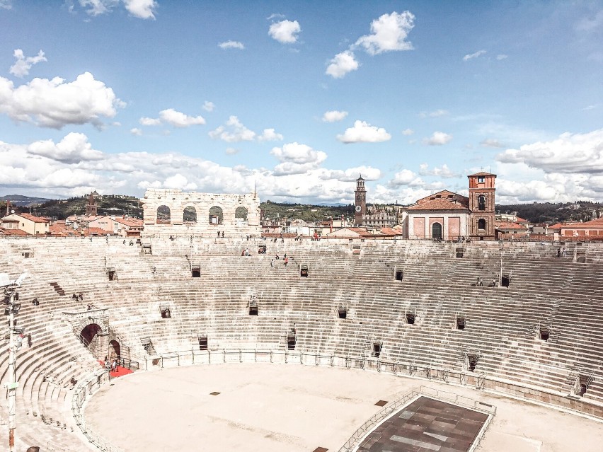 Arena di Verona to ruiny pięknego rzymskiego amfiteatru,...