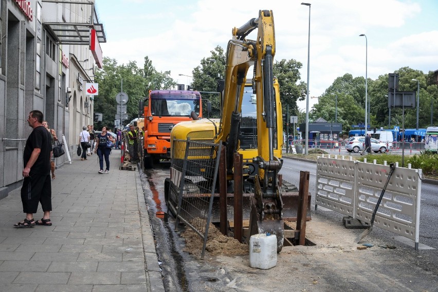 Trwa remont wodociągu na Alejach Trzech Wieszczów. Roboty te...