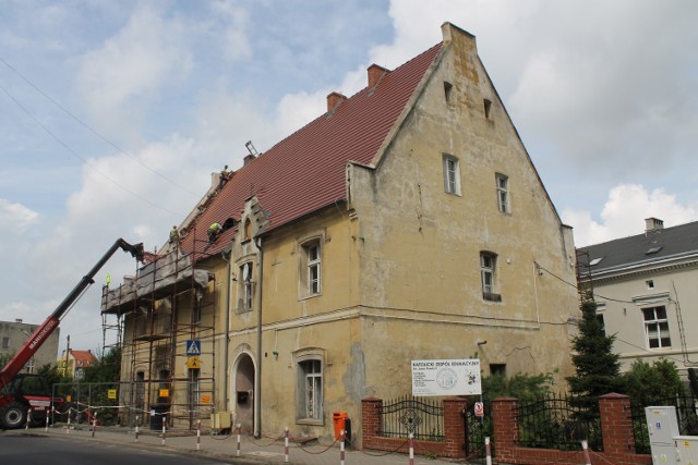 Budynek tzw. szkolny należy do najstarszych zachowanych w Świebodzinie. Obecnie trwa jego remont