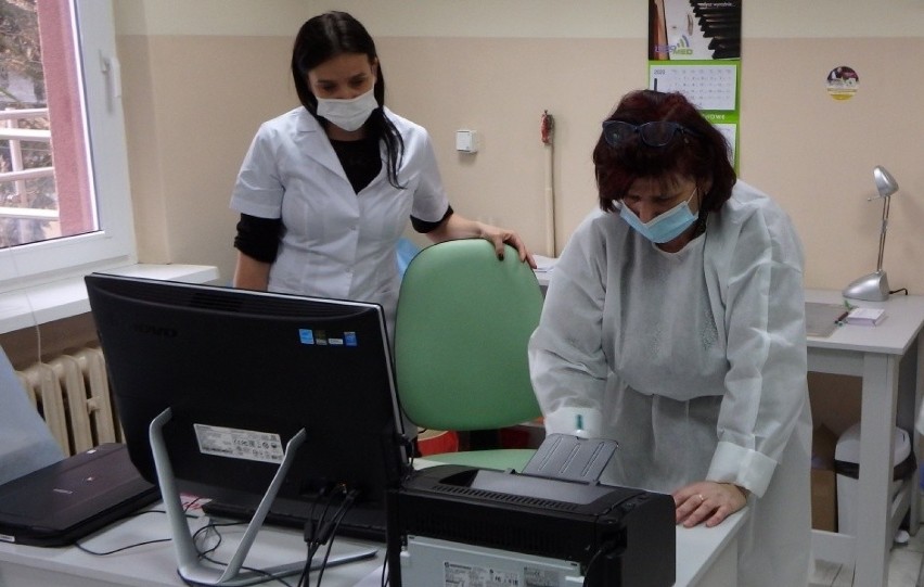 Ruszyły szczepienia przeciw covid-19 w gminnej przychodni zdrowia w Rzgowie