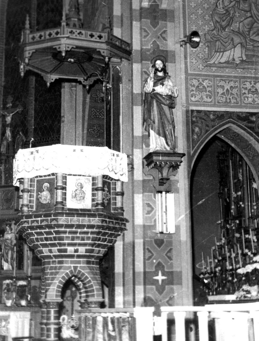 Kościół św. Jerzego na archiwalnych fotografiach i obecnie