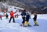 Instruktorzy narciarscy dają zły przykład? Uczą dzieci jeżdżąc bez... kasku?