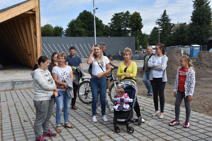 Kłokocin i Boguszowice narzekają na smród ze skadowisk odpadów. PiS wystąpi do rządu z apelem o magazynowanie odpadów w halach