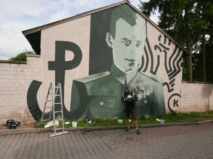 Mural w hołdzie dla Rotmistrza Witolda Pileckiego powstał w Pajęcznie[FOTO]