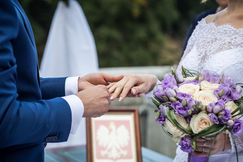 Sakramentalne tak przed urzędnikiem tylko w 2023 roku w Lesznie powiedziało sobie ponad 20 par. Ślubów kościelnych było kilka