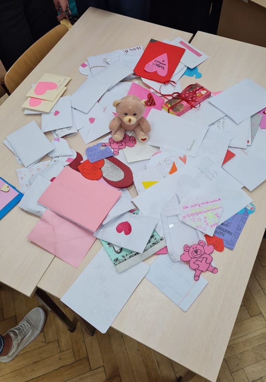 Walentynkowe świętowanie w szkołach w Zduńskiej Woli. Walentynki 2023: miłosna poczta, kawiarenka i co jeszcze?