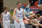 Koszykarze  Górnika Trans.eu Wałbrzych pokonali na wyjeździe 65:49 AZS Politechnikę Poznań