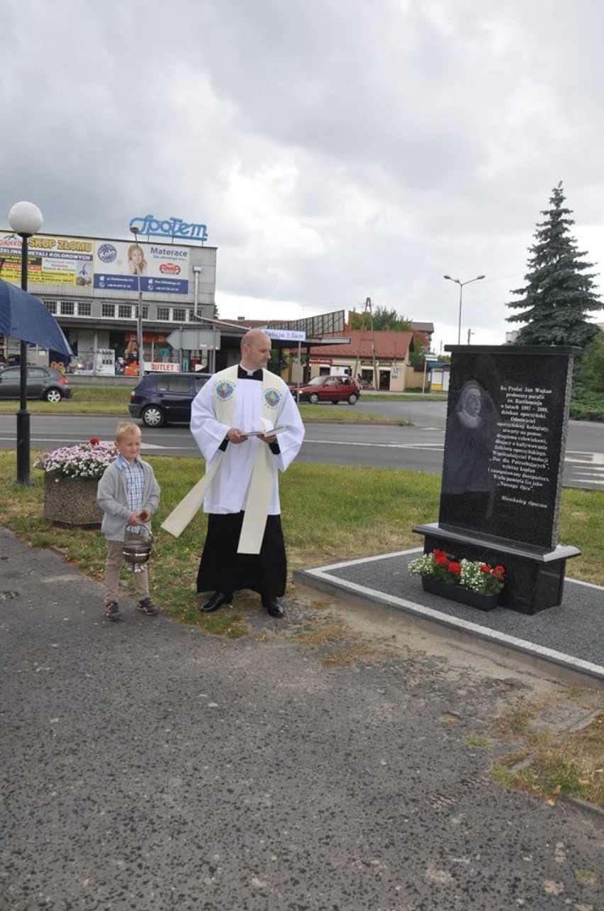 Odsłonięto i poświęcono tablicę upamiętniającą ks. Jana...