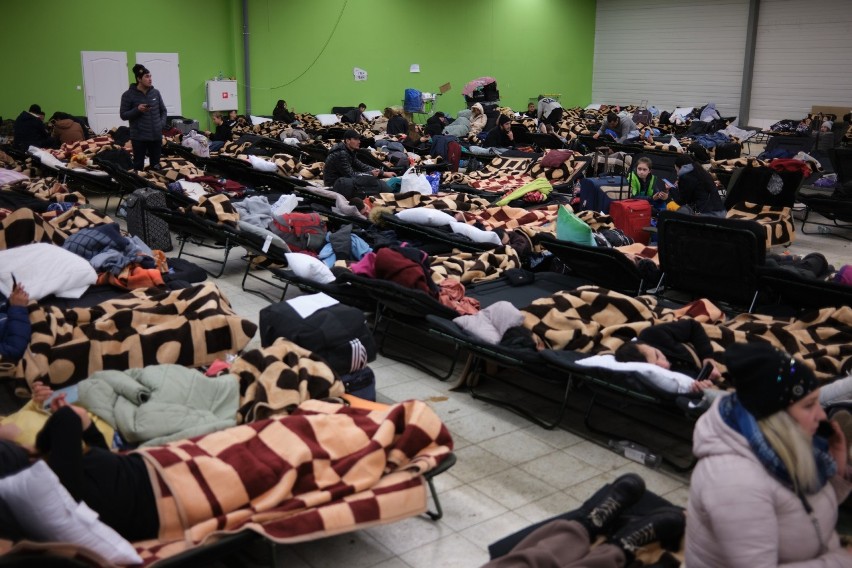 Przybywa uchodźców w Korczowej. Niespokojna noc w Przemyślu [ZDJĘCIA, WIDEO]