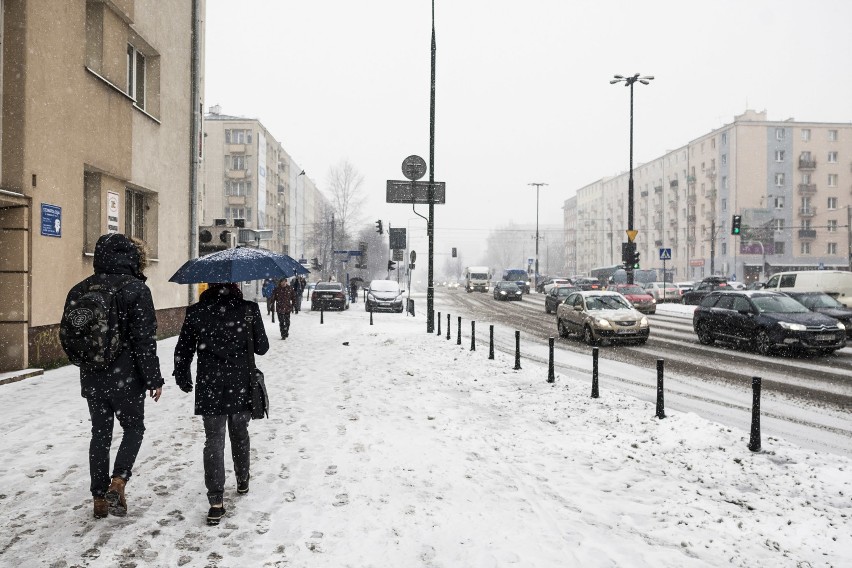 Pogoda w Warszawie. Ostrzeżenie IMGW. Marznące opady deszczu, śnieg i oblodzenie