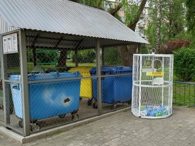 Takie pojemniki na butelki pet na początku czerwca stanęły w dziesięciu miejscach w Przemyślu.
