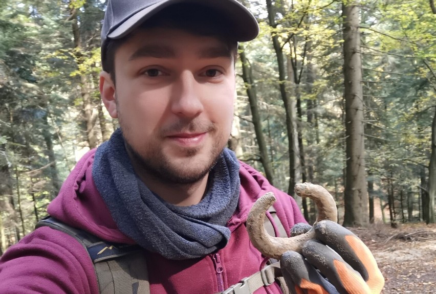 W lesie nieopodal Bochni Wojciech Budzyn odkrył bransoletę...