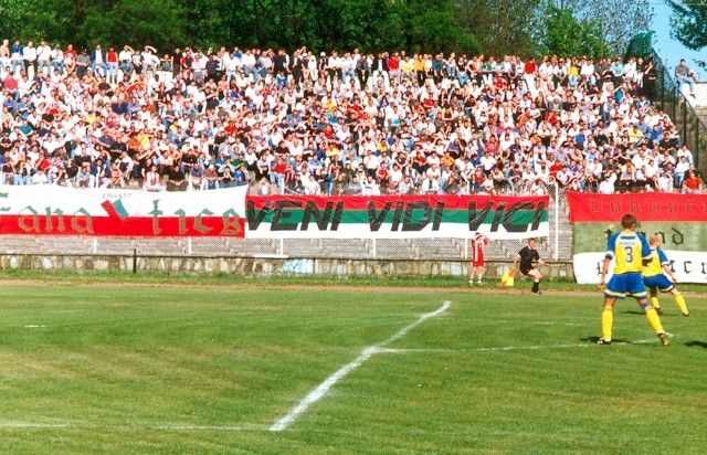 Przy 5-tysięcznej publiczności grała kiedyś Unia. Foto przedstawia mecz z Zagłębiem w Sosnowcu z 3 maja 2000 r. Padł wtedy remis 1:1