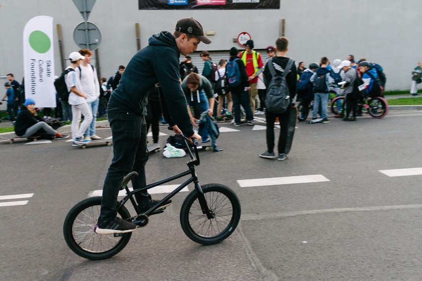 Kraków. Nowy sezon amatorów rolek, hulajnóg, rowerów BMX