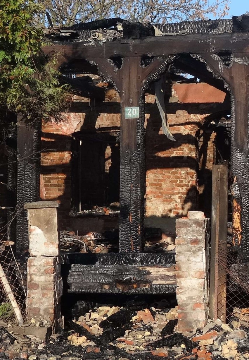 Pożar domu podcieniowego w Złotowie. Nikt nie ucierpiał, duże straty materialne