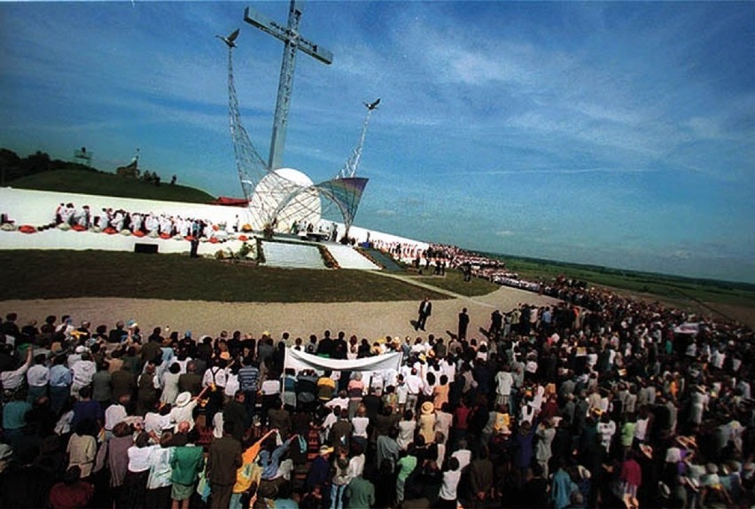 20 lat od pielgrzymki Jana Pawła II na Kociewie. W Pelplinie postać Ojca Świętego jest wciąż żywa [ZDJĘCIA]