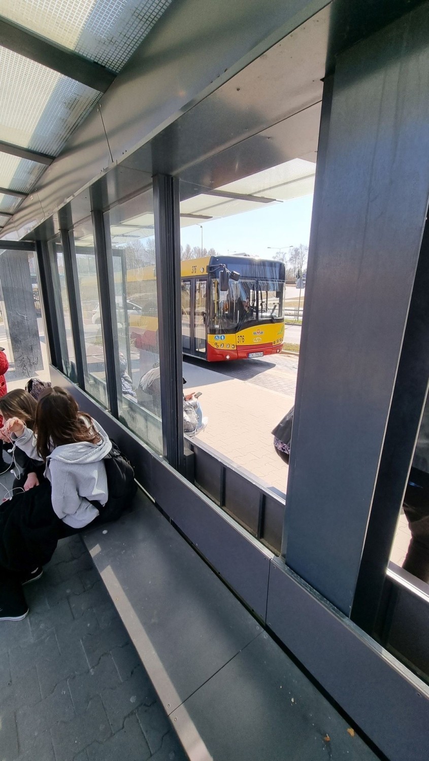 Nocna demolka w Kielcach. Ktoś uszkodził dziewięć przystanków. Straty są wysokie